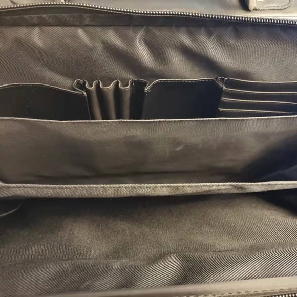 Danier Genuine Leather laptop case 15 Inch Black - Picture 6 of 10